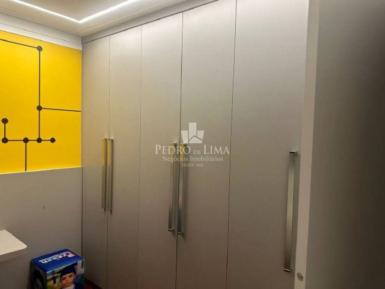 Apartamento no Tatuapé, reformado e mobiliado, 242m2, 4 suítes, 4 vagas + depósito privativo.