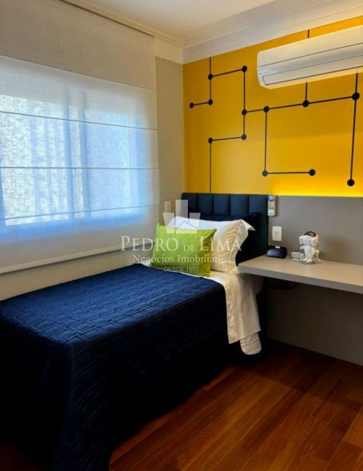 Apartamento no Tatuapé, reformado e mobiliado, 242m2, 4 suítes, 4 vagas + depósito privativo.