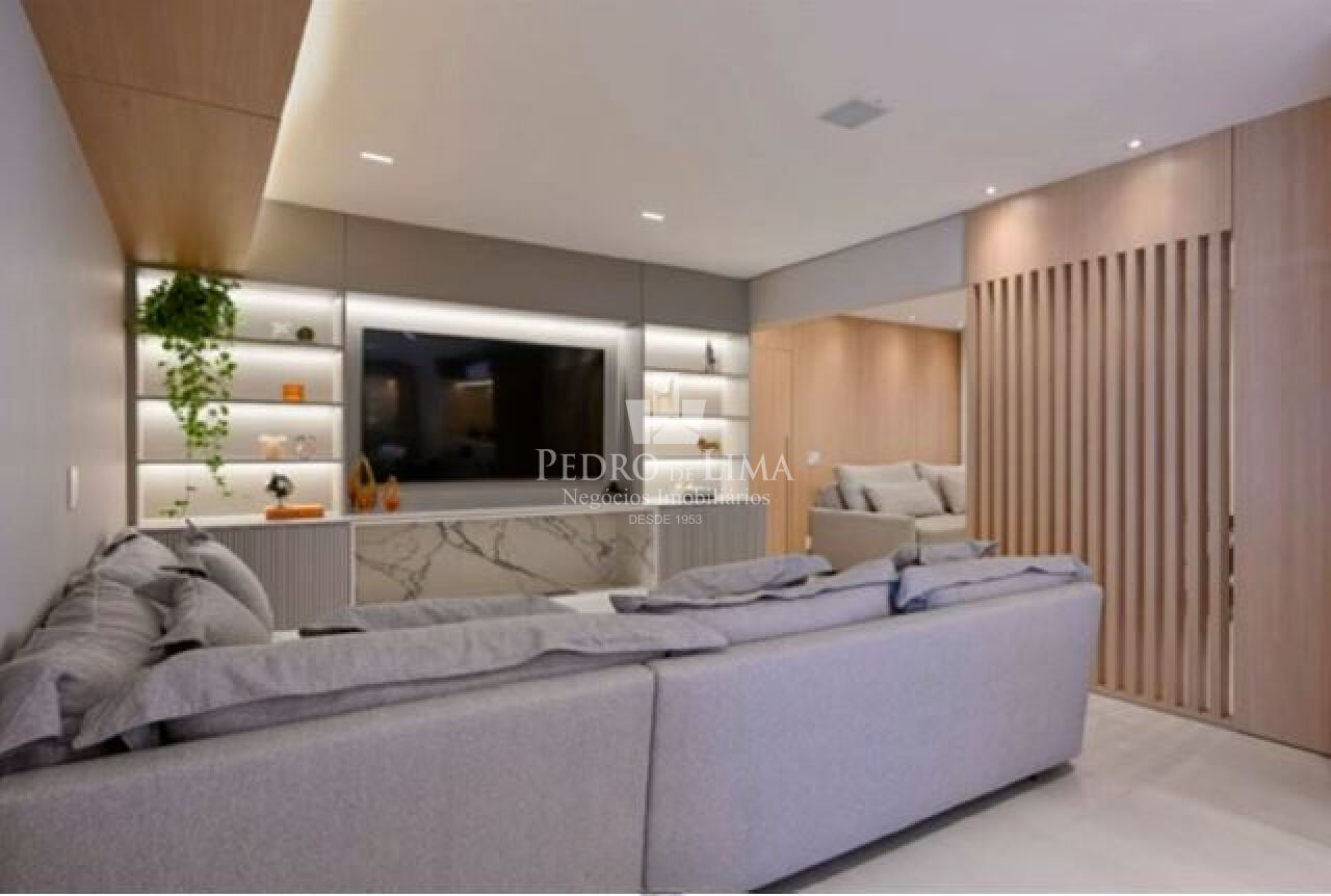 Apartamento no Tatuapé, reformado e mobiliado, 242m2, 4 suítes, 4 vagas + depósito privativo.