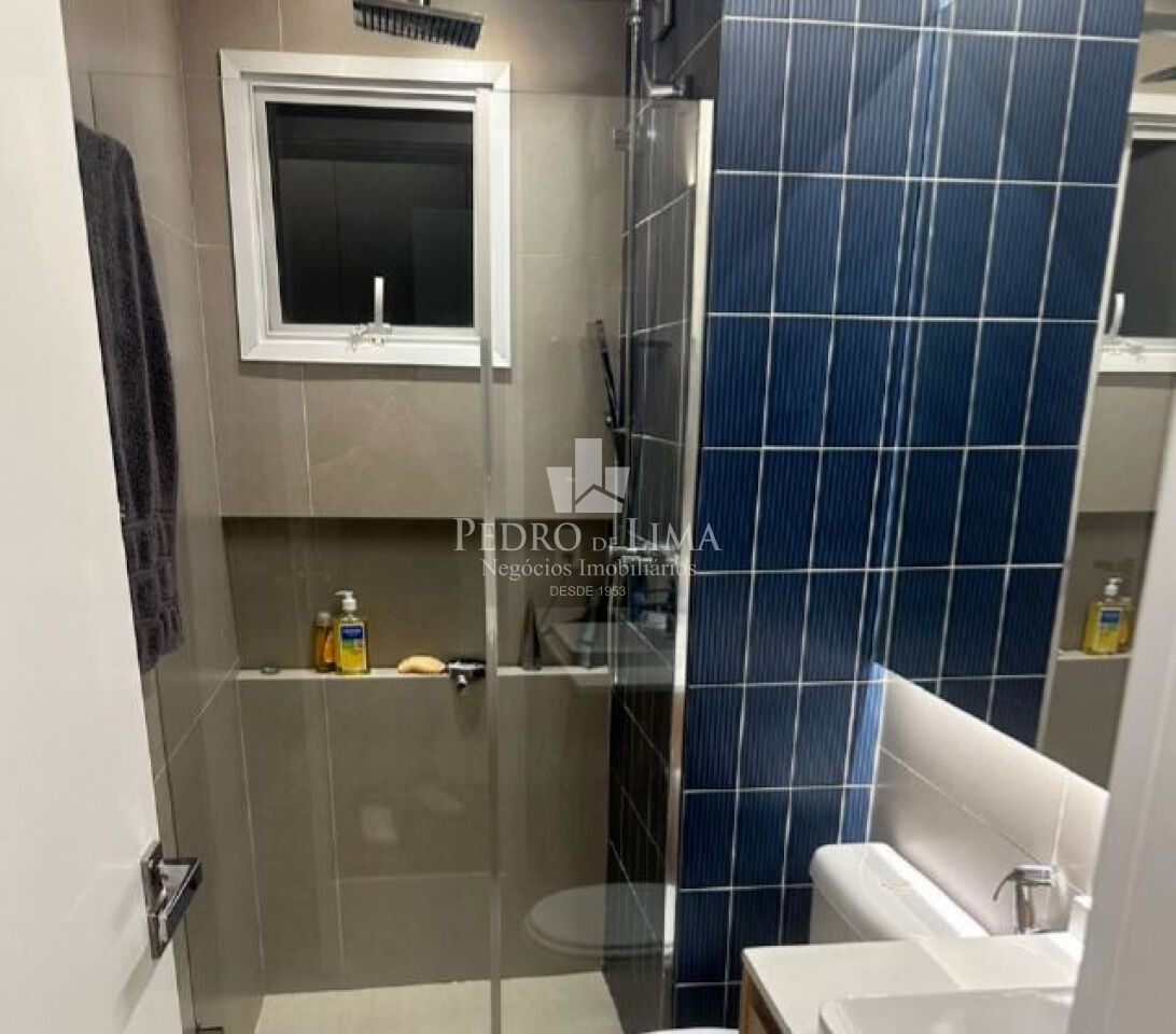 Apartamento no Tatuapé, reformado e mobiliado, 242m2, 4 suítes, 4 vagas + depósito privativo.