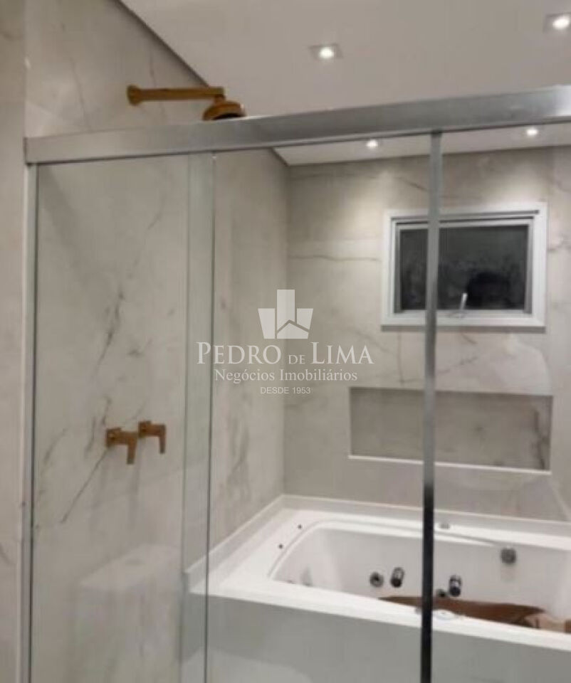 Apartamento no Tatuapé, reformado e mobiliado, 242m2, 4 suítes, 4 vagas + depósito privativo.