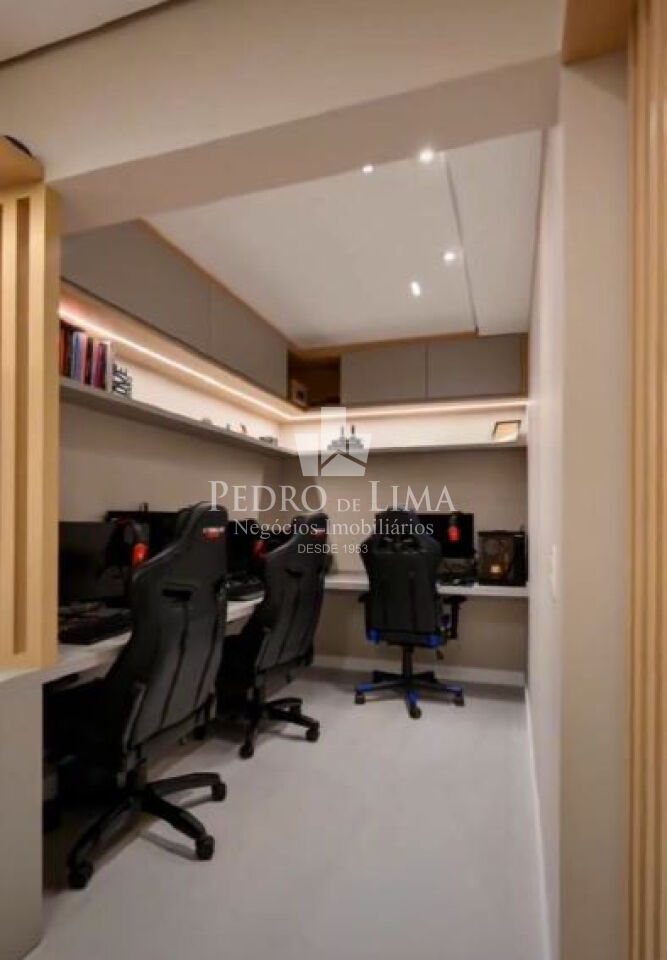 Apartamento no Tatuapé, reformado e mobiliado, 242m2, 4 suítes, 4 vagas + depósito privativo.