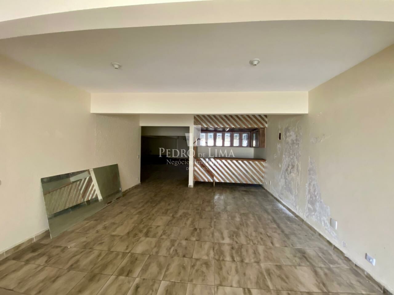 Casa Térrea com 5 dormitórios, 6 vagas e piscina na Vila Rosália - Guarulhos