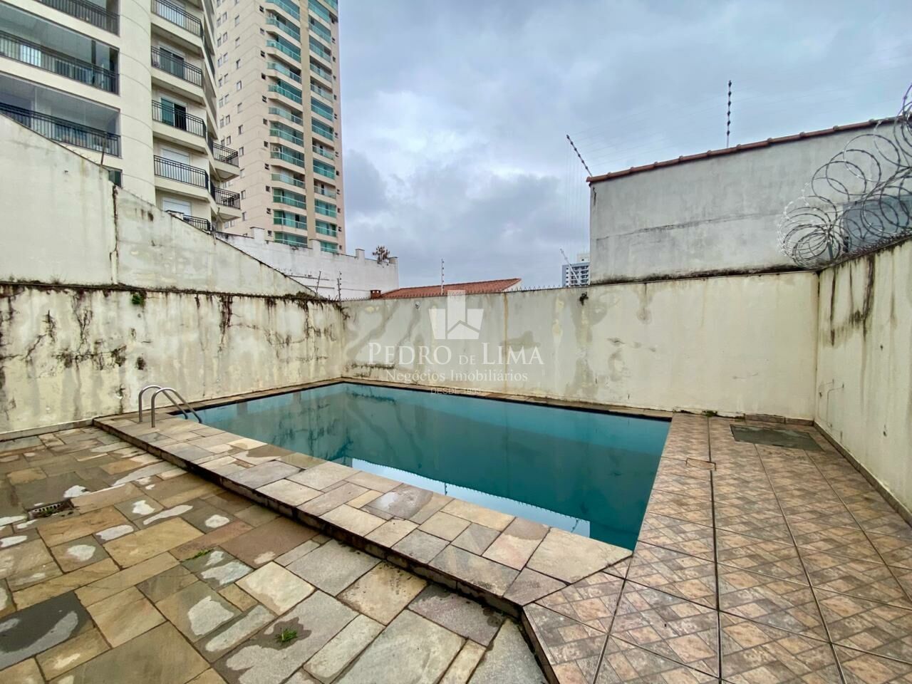 Casa Térrea com 5 dormitórios, 6 vagas e piscina na Vila Rosália - Guarulhos