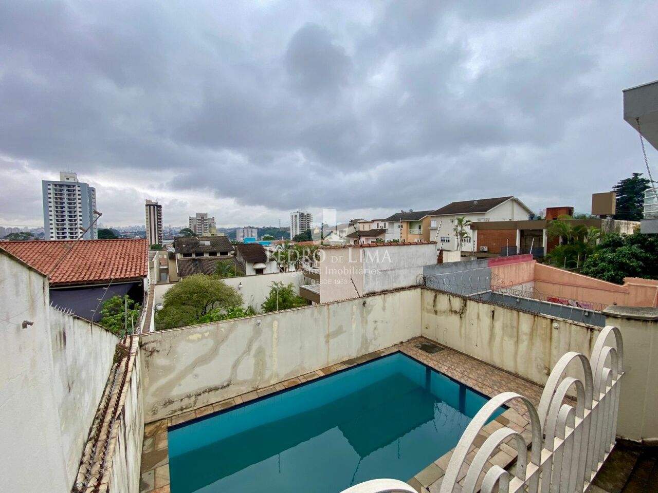 Casa Térrea com 5 dormitórios, 6 vagas e piscina na Vila Rosália - Guarulhos