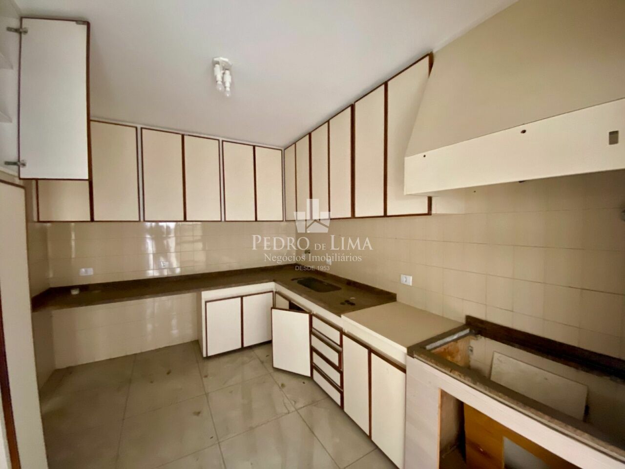 Casa Térrea com 5 dormitórios, 6 vagas e piscina na Vila Rosália - Guarulhos