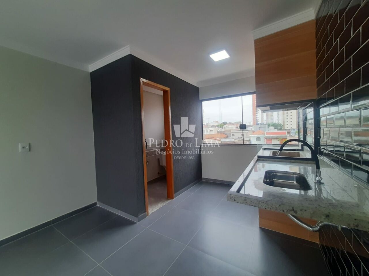Sobrado frontal, 3 dormitórios, 3 suítes, 2 vagas, Vila Carrão