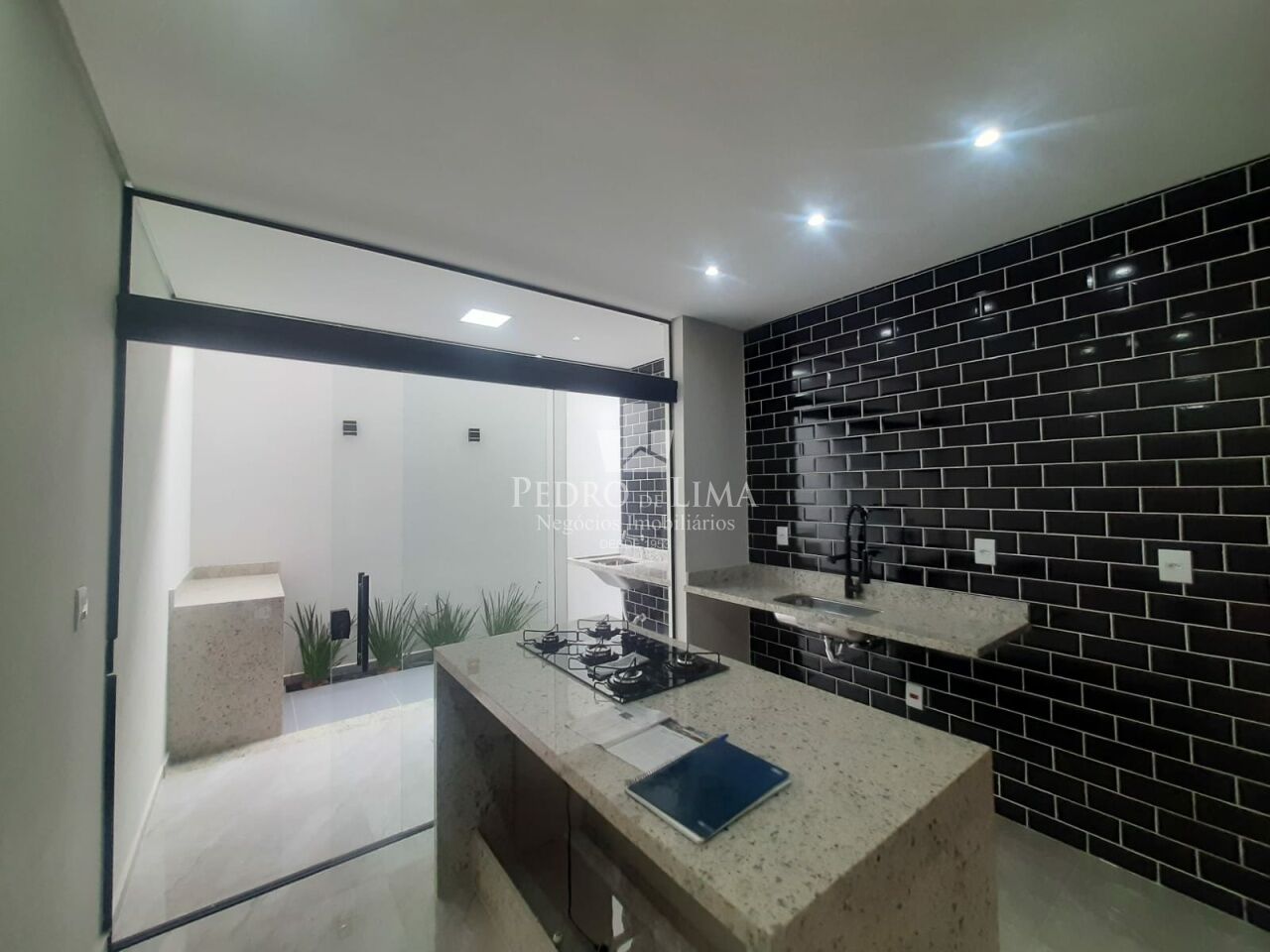 imagem do imovel Sobrado frontal, 3 dormitórios, 3 suítes, 4 vagas, Vila Carrão ref: TP30247