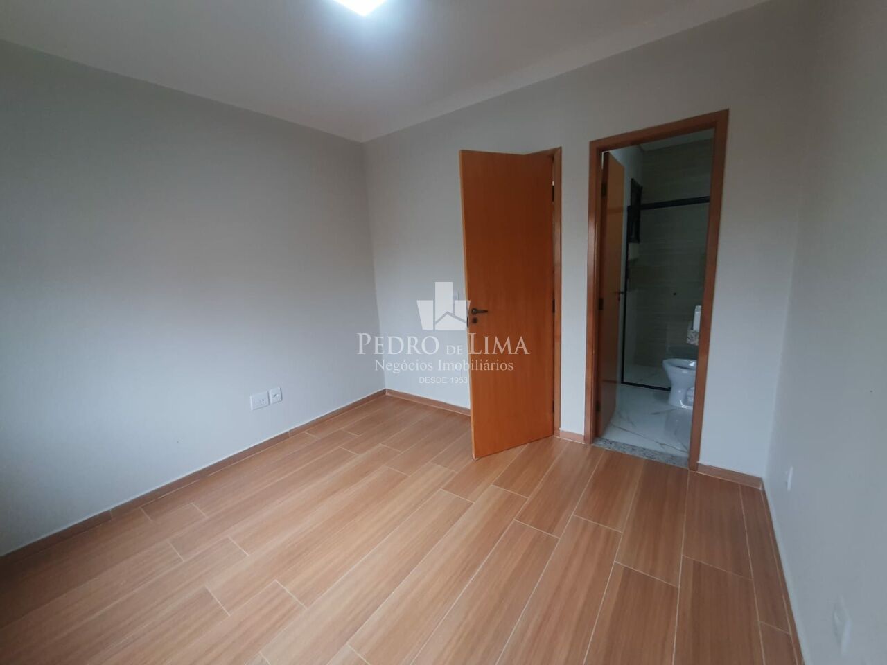 Sobrado frontal, 3 dormitórios, 3 suítes, 4 vagas, Vila Carrão