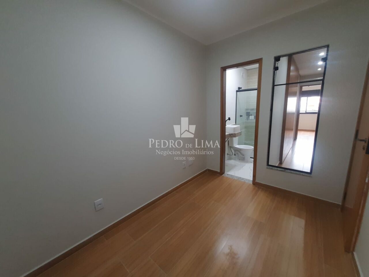 Sobrado frontal, 3 dormitórios, 3 suítes, 4 vagas, Vila Carrão