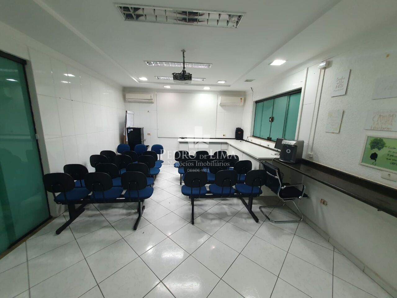 Sobrado bem localizado no Tatuapé, fins comerciais, 260m2 de terreno e 350m2 de área construída.