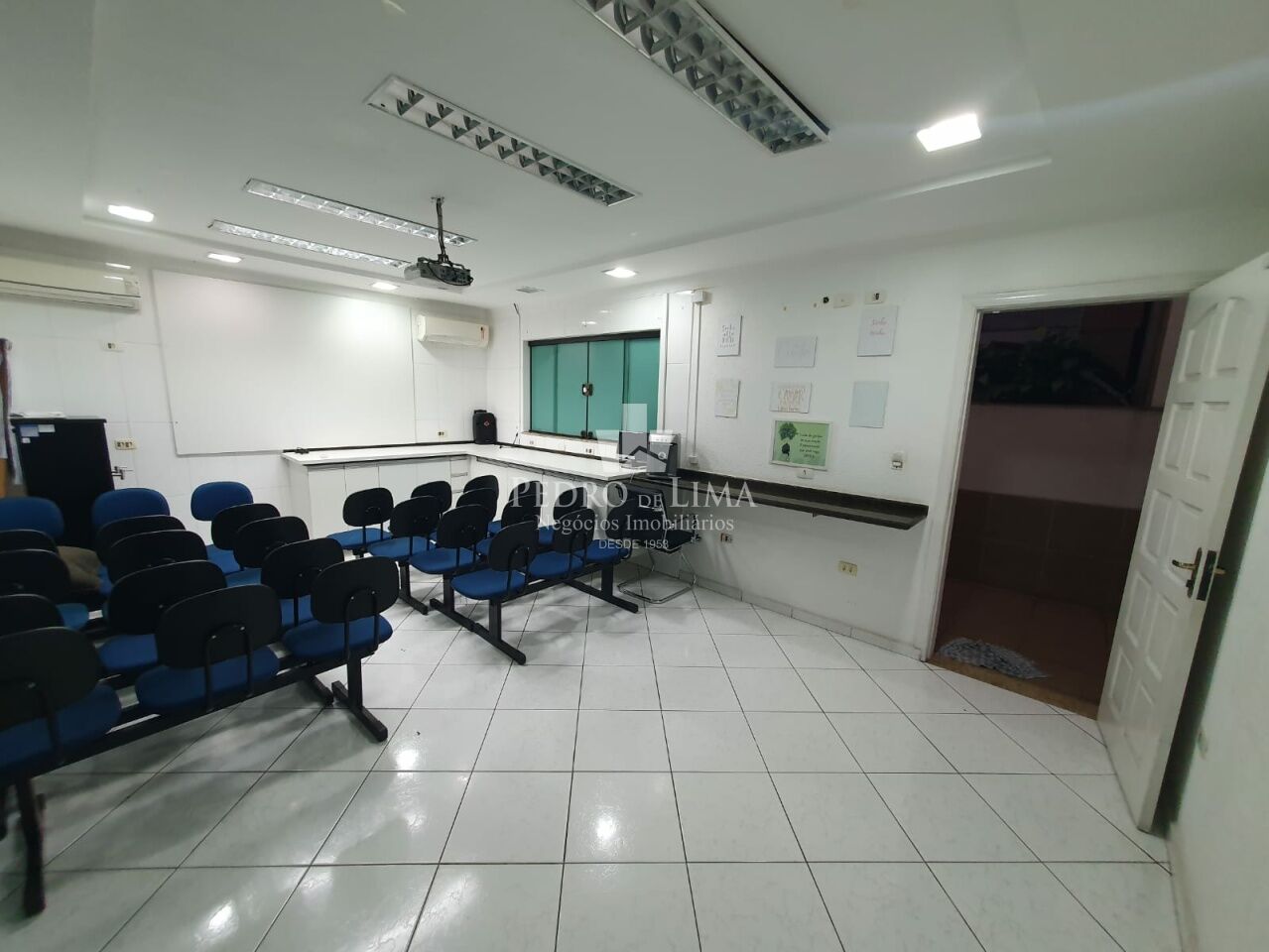Sobrado bem localizado no Tatuapé, fins comerciais, 260m2 de terreno e 350m2 de área construída.