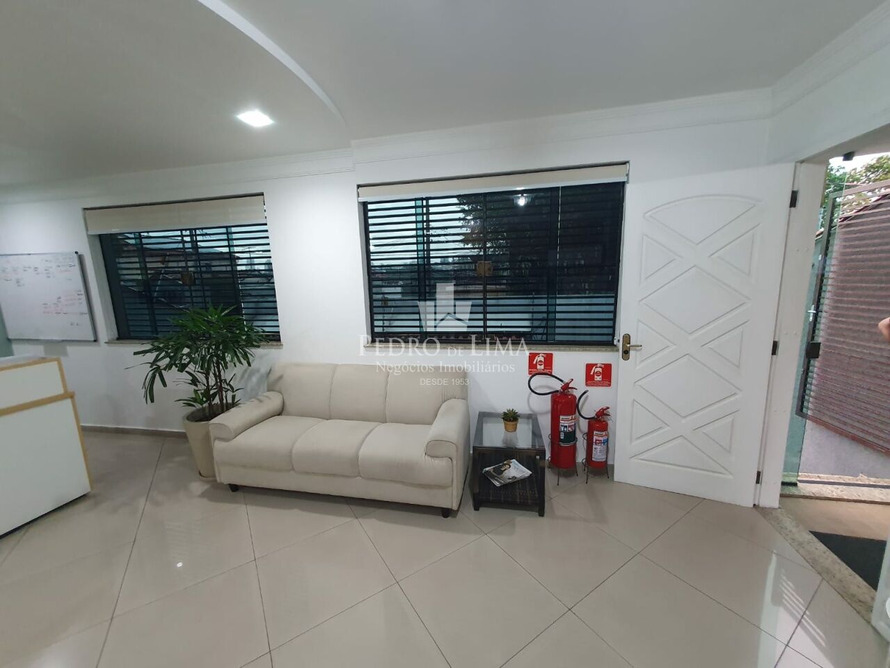 Sobrado bem localizado no Tatuapé, fins comerciais, 260m2 de terreno e 350m2 de área construída.