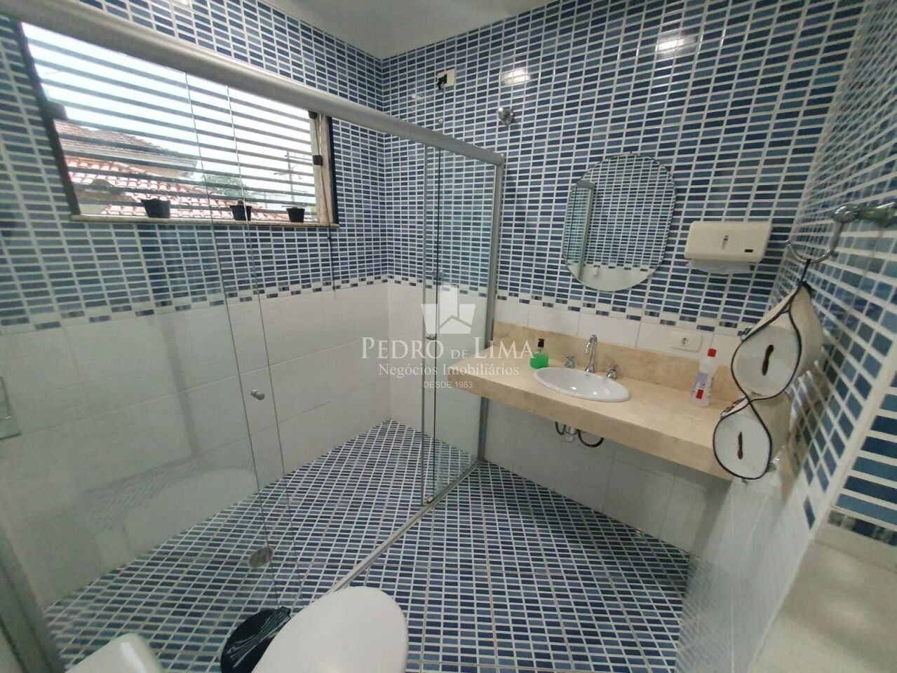 Sobrado bem localizado no Tatuapé, fins comerciais, 260m2 de terreno e 350m2 de área construída.
