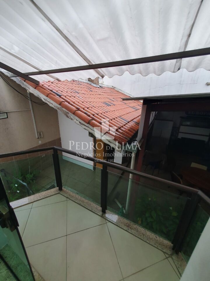 Sobrado bem localizado no Tatuapé, fins comerciais, 260m2 de terreno e 350m2 de área construída.