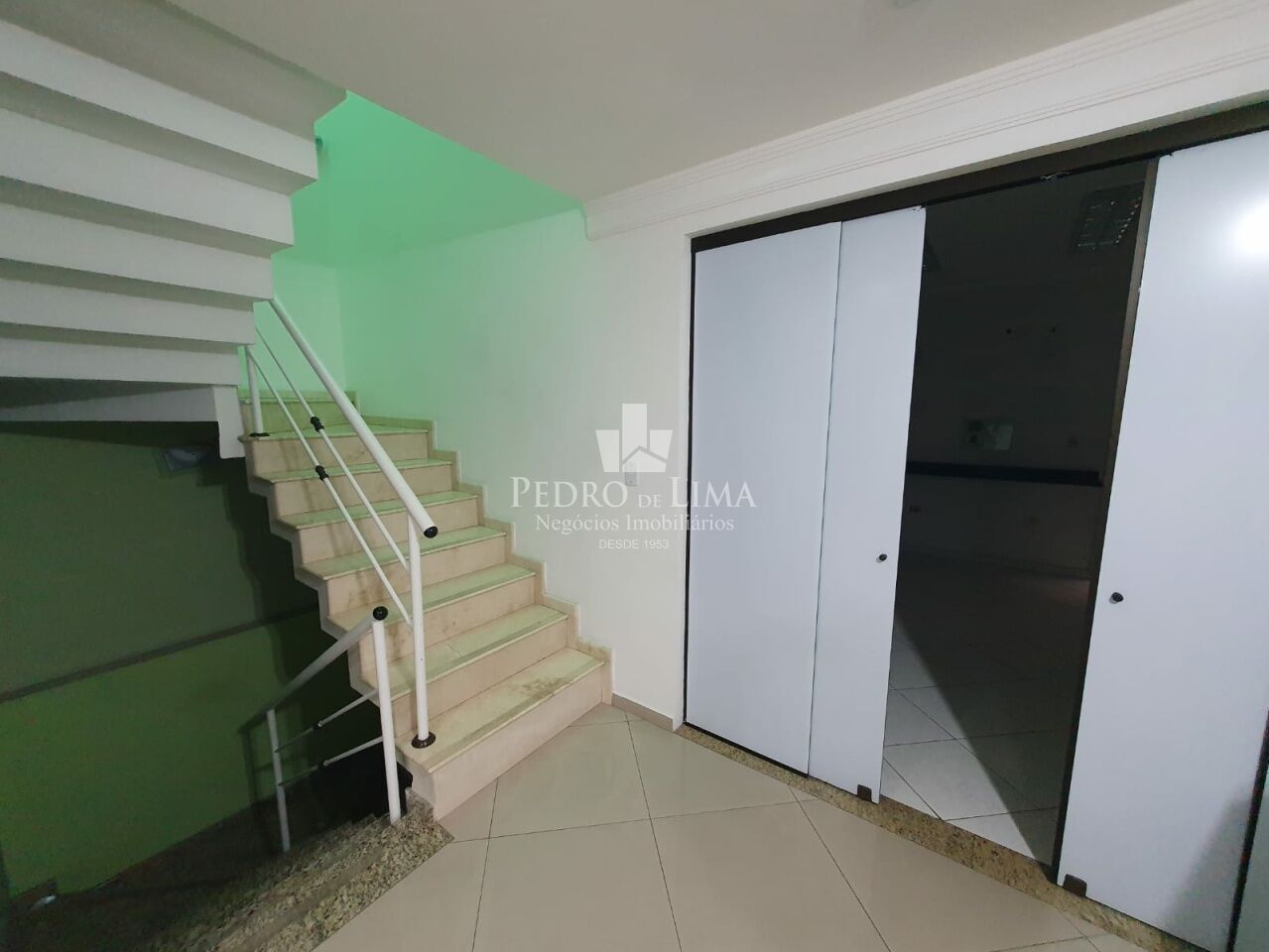 Sobrado bem localizado no Tatuapé, fins comerciais, 260m2 de terreno e 350m2 de área construída.