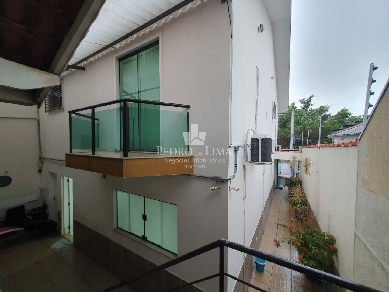 Sobrado bem localizado no Tatuapé, fins comerciais, 260m2 de terreno e 350m2 de área construída.