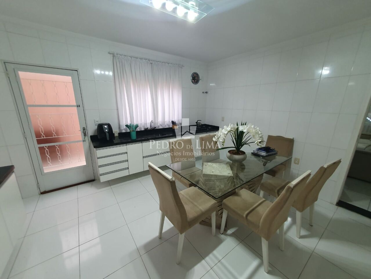 Dois sobrados para fins residenciais no mesmo terreno ! aprox. 400m² de área construída