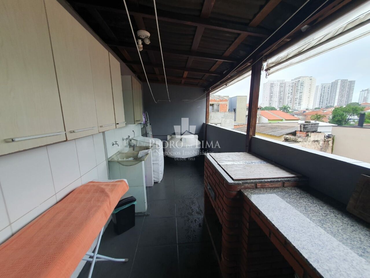 Dois sobrados para fins residenciais no mesmo terreno ! aprox. 400m² de área construída