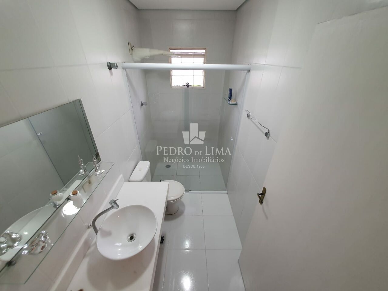 Dois sobrados para fins residenciais no mesmo terreno ! aprox. 400m² de área construída
