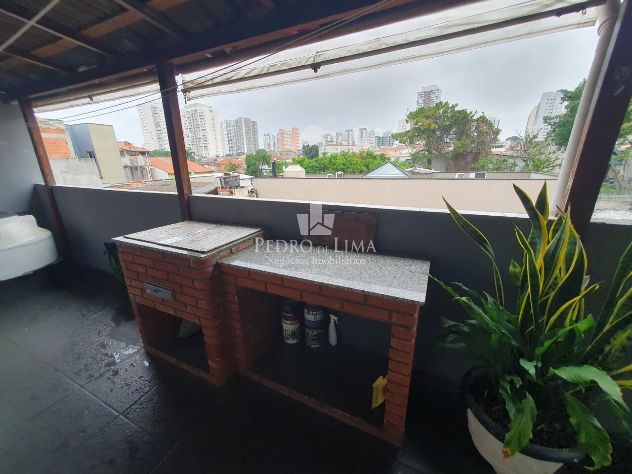 Dois sobrados para fins residenciais no mesmo terreno ! aprox. 400m² de área construída
