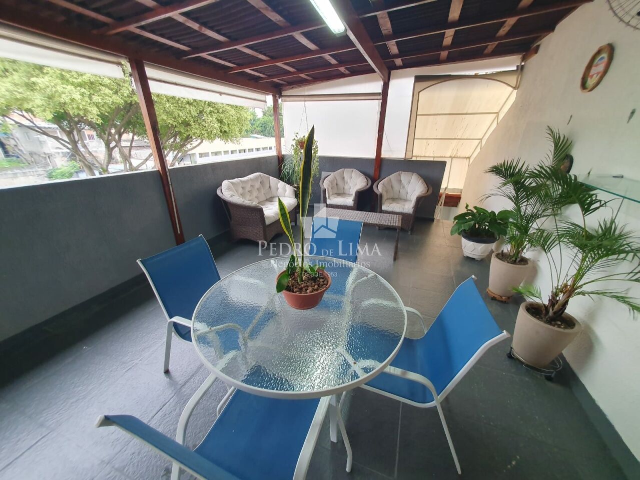 Dois sobrados para fins residenciais no mesmo terreno ! aprox. 400m² de área construída