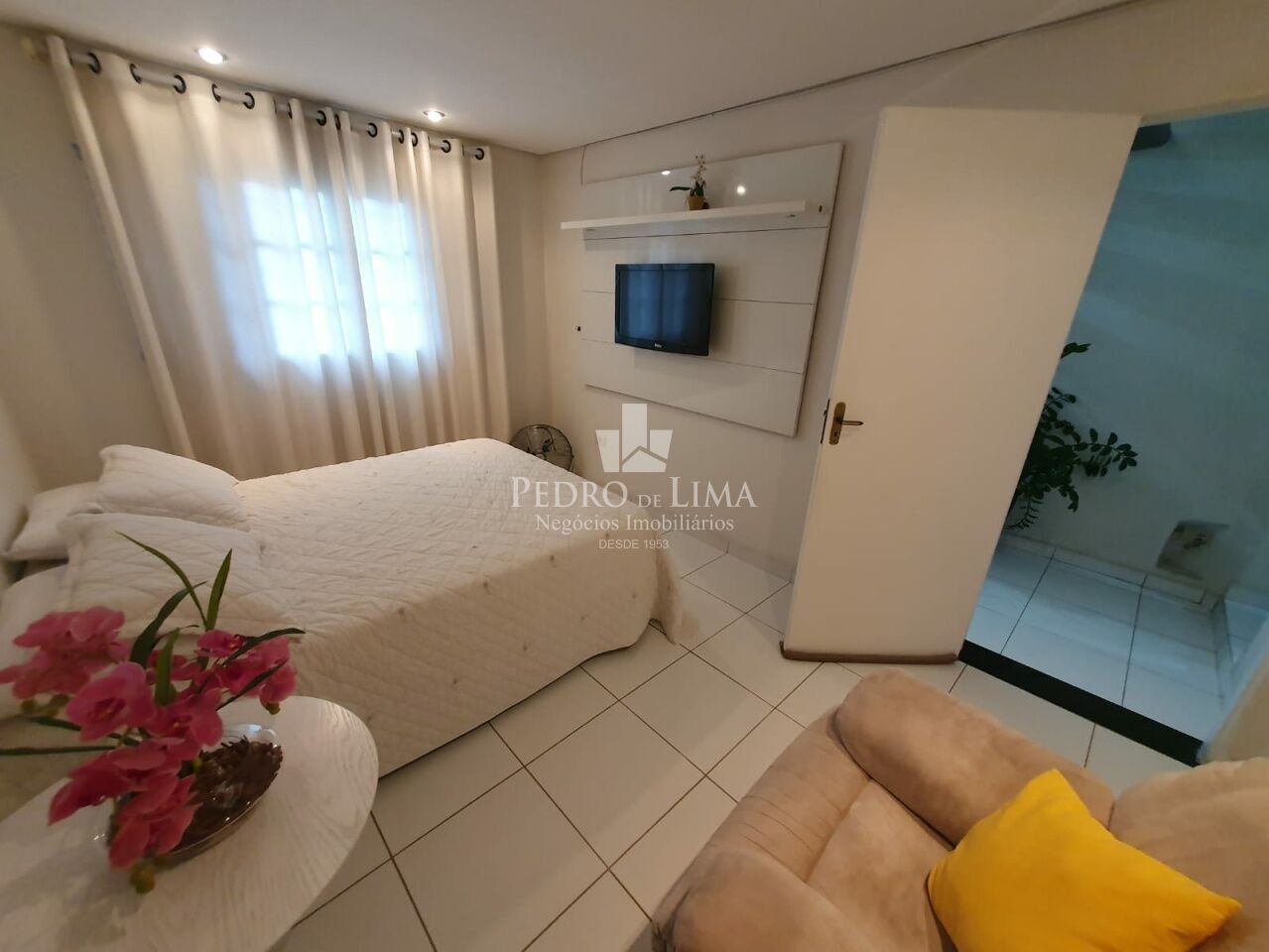 Dois sobrados para fins residenciais no mesmo terreno ! aprox. 400m² de área construída