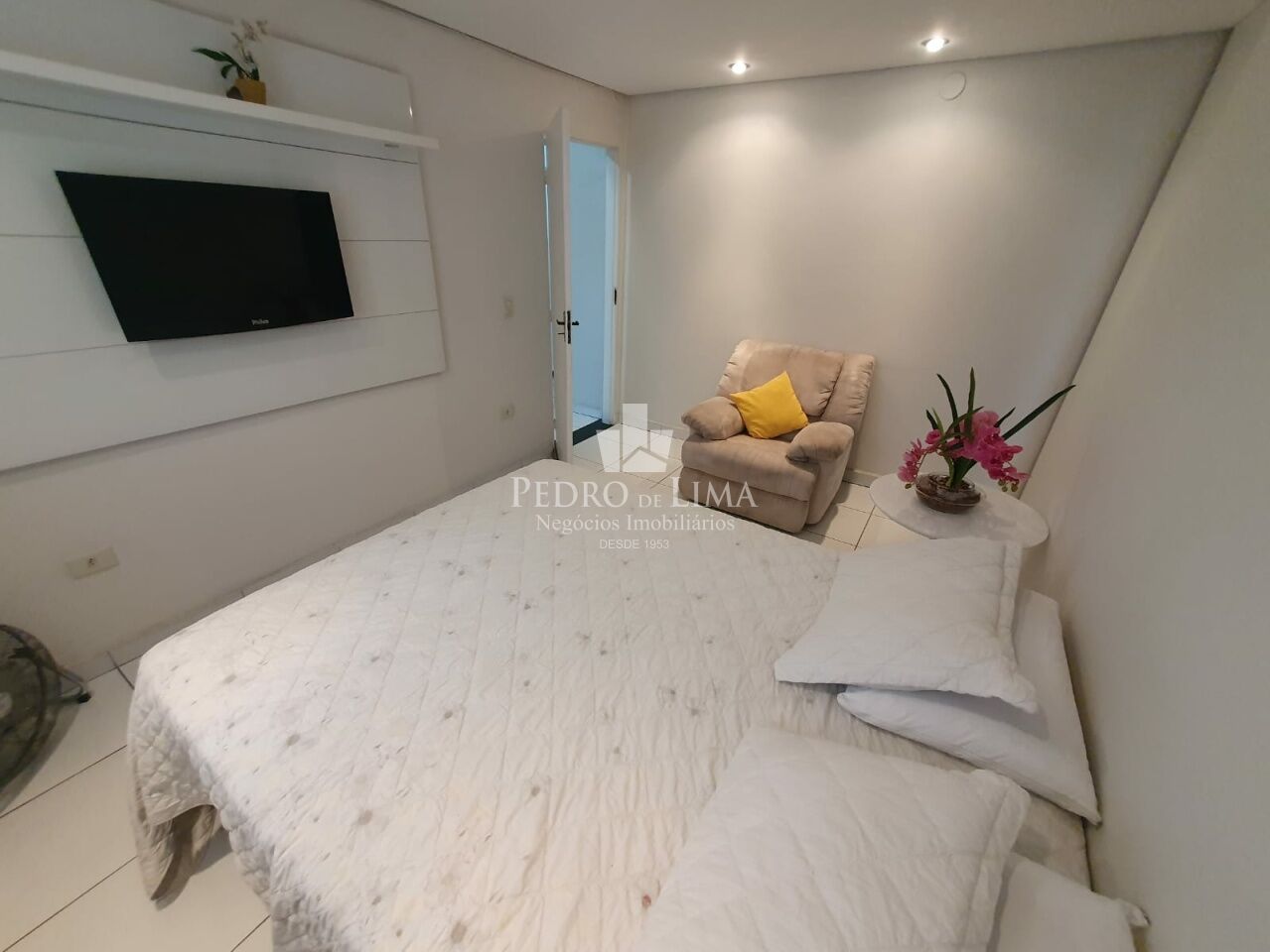Dois sobrados para fins residenciais no mesmo terreno ! aprox. 400m² de área construída