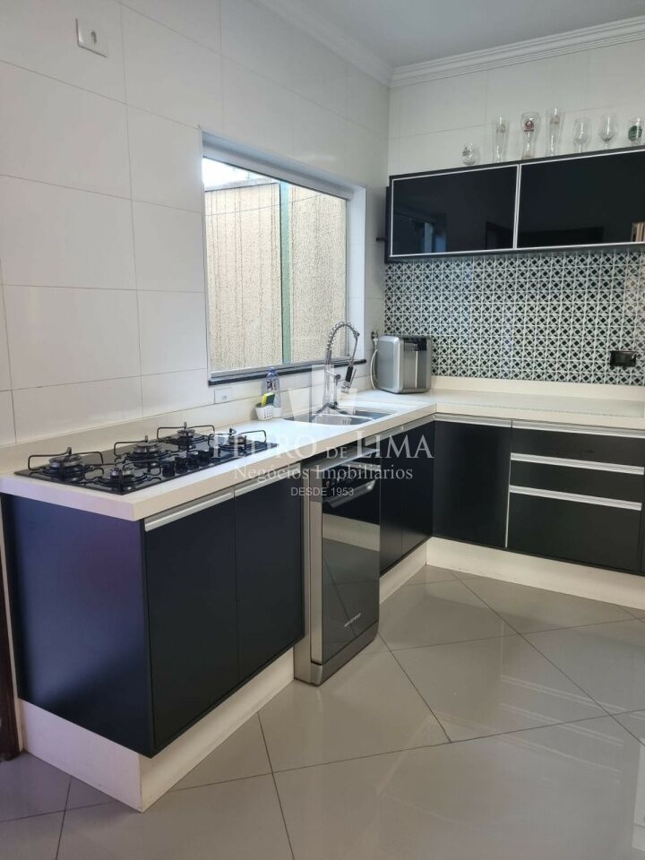 Casa com 3 dormitórios sendo 1 suíte, 3 banheiros, 2 vagas de garagem Vila Prudente