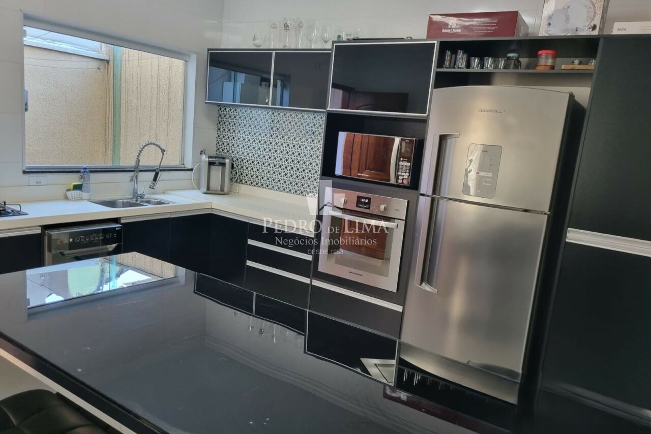 Casa com 3 dormitórios sendo 1 suíte, 3 banheiros, 2 vagas de garagem Vila Prudente