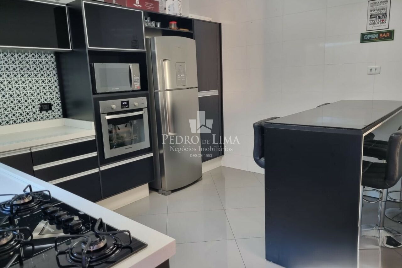 Casa com 3 dormitórios sendo 1 suíte, 3 banheiros, 2 vagas de garagem Vila Prudente