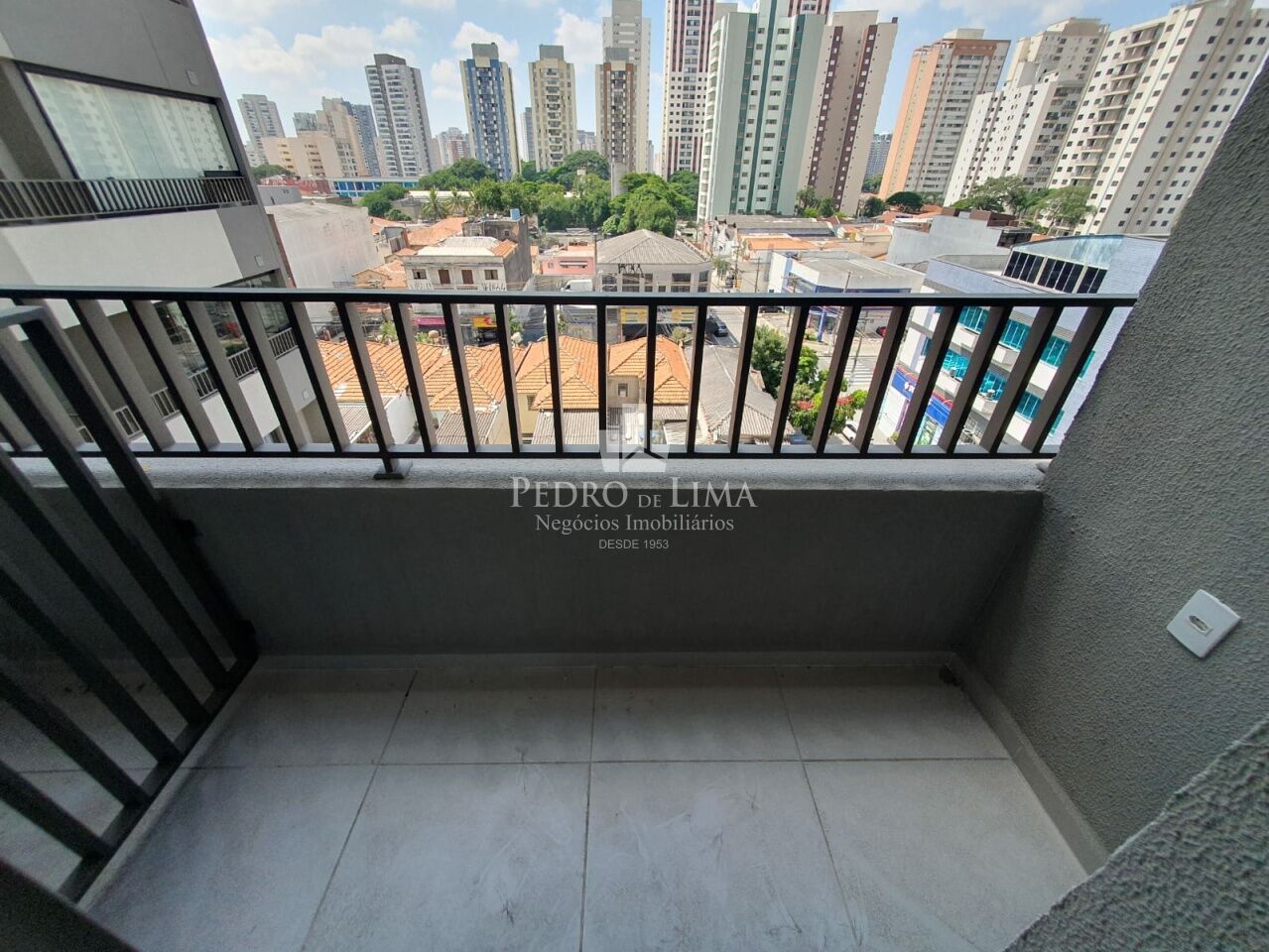 Apartamento tipo Studio, próximo ao Metrô Tatuapé, 21m², 1 dormitório com varanda.