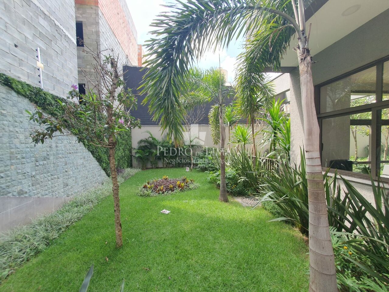 Apartamento tipo Studio, próximo ao Metrô Tatuapé, 21m², 1 dormitório com varanda.