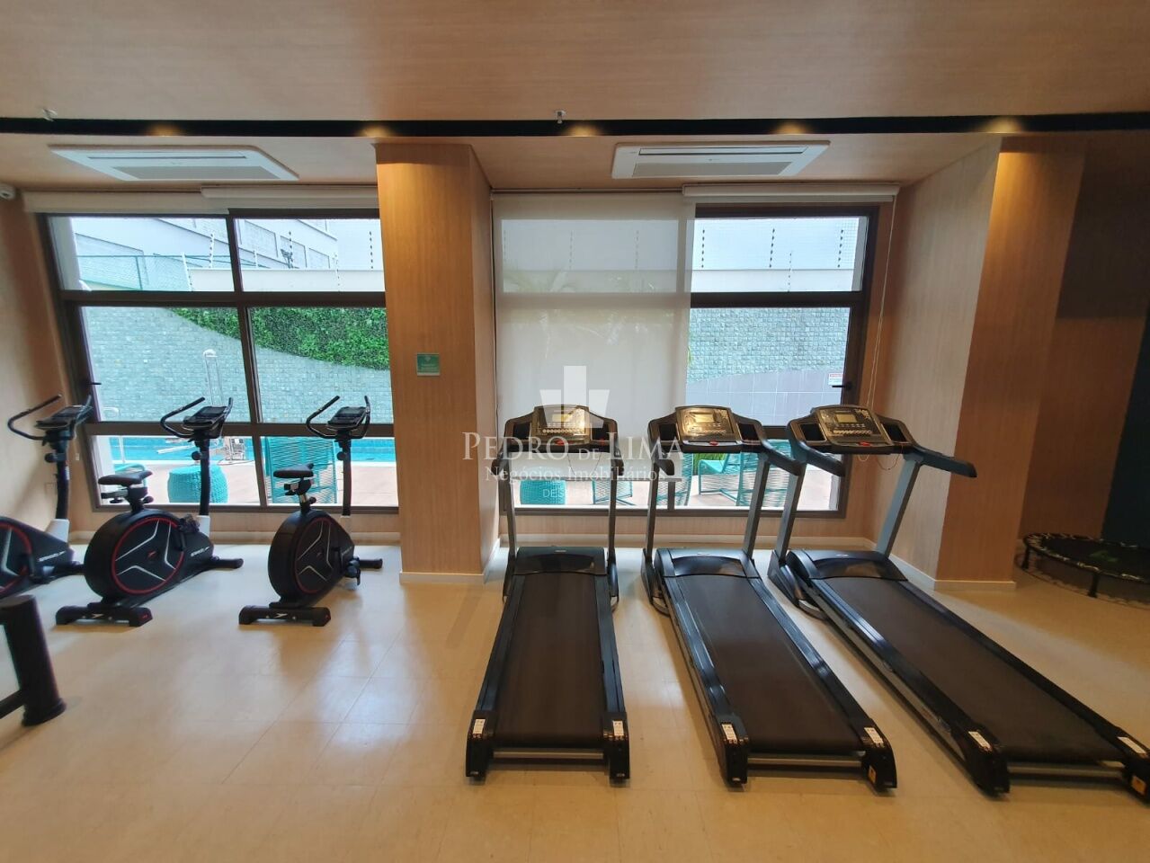 Apartamento tipo Studio, próximo ao Metrô Tatuapé, 21m², 1 dormitório com varanda.