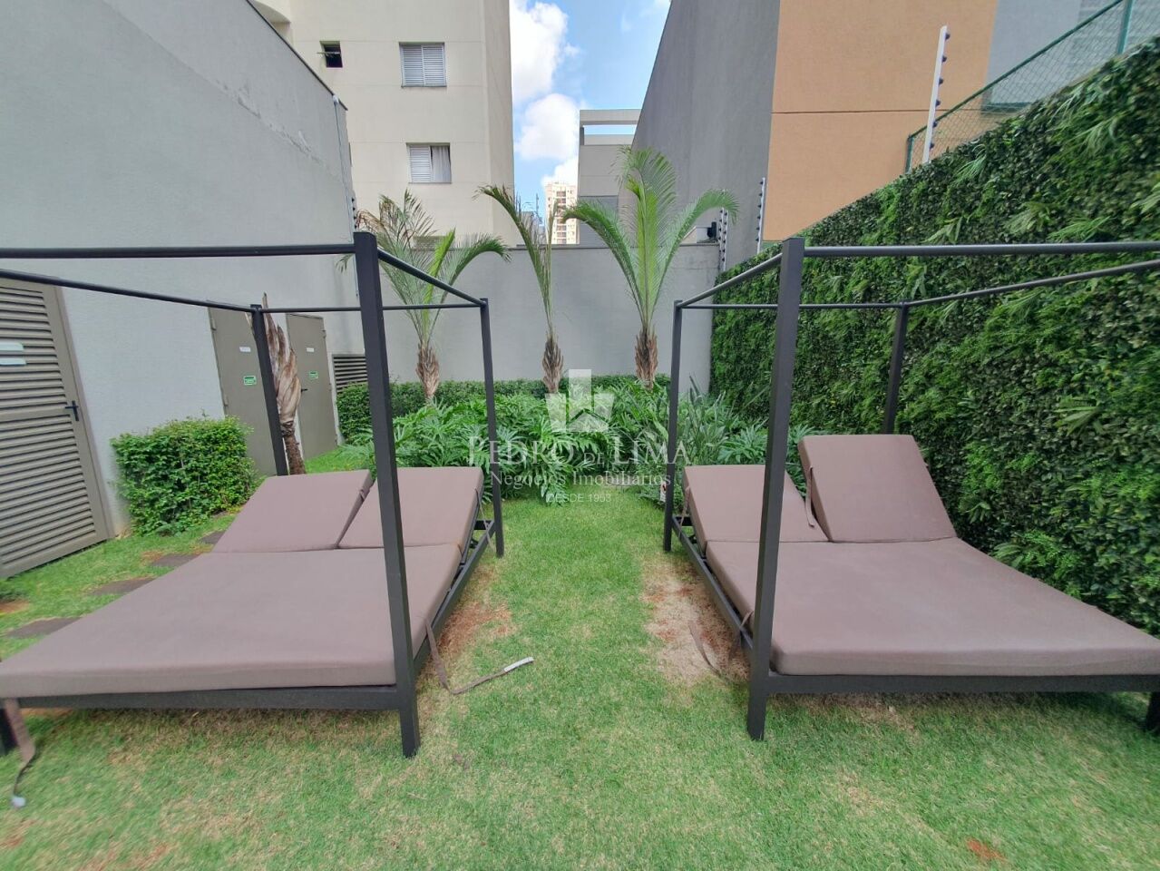 Apartamento tipo Studio, próximo ao Metrô Tatuapé, 21m², 1 dormitório com varanda.