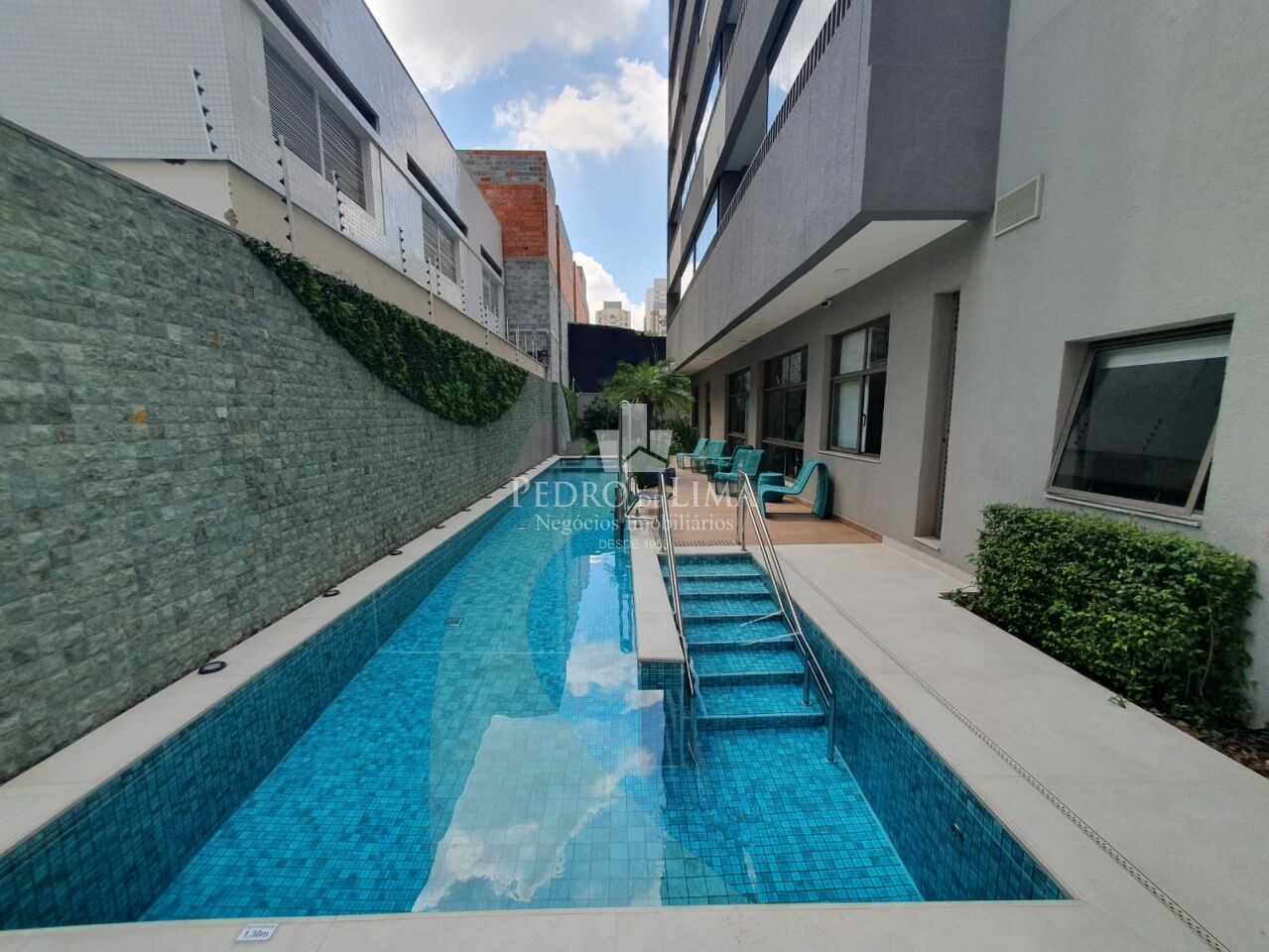 Apartamento tipo Studio, próximo ao Metrô Tatuapé, 21m², 1 dormitório com varanda.