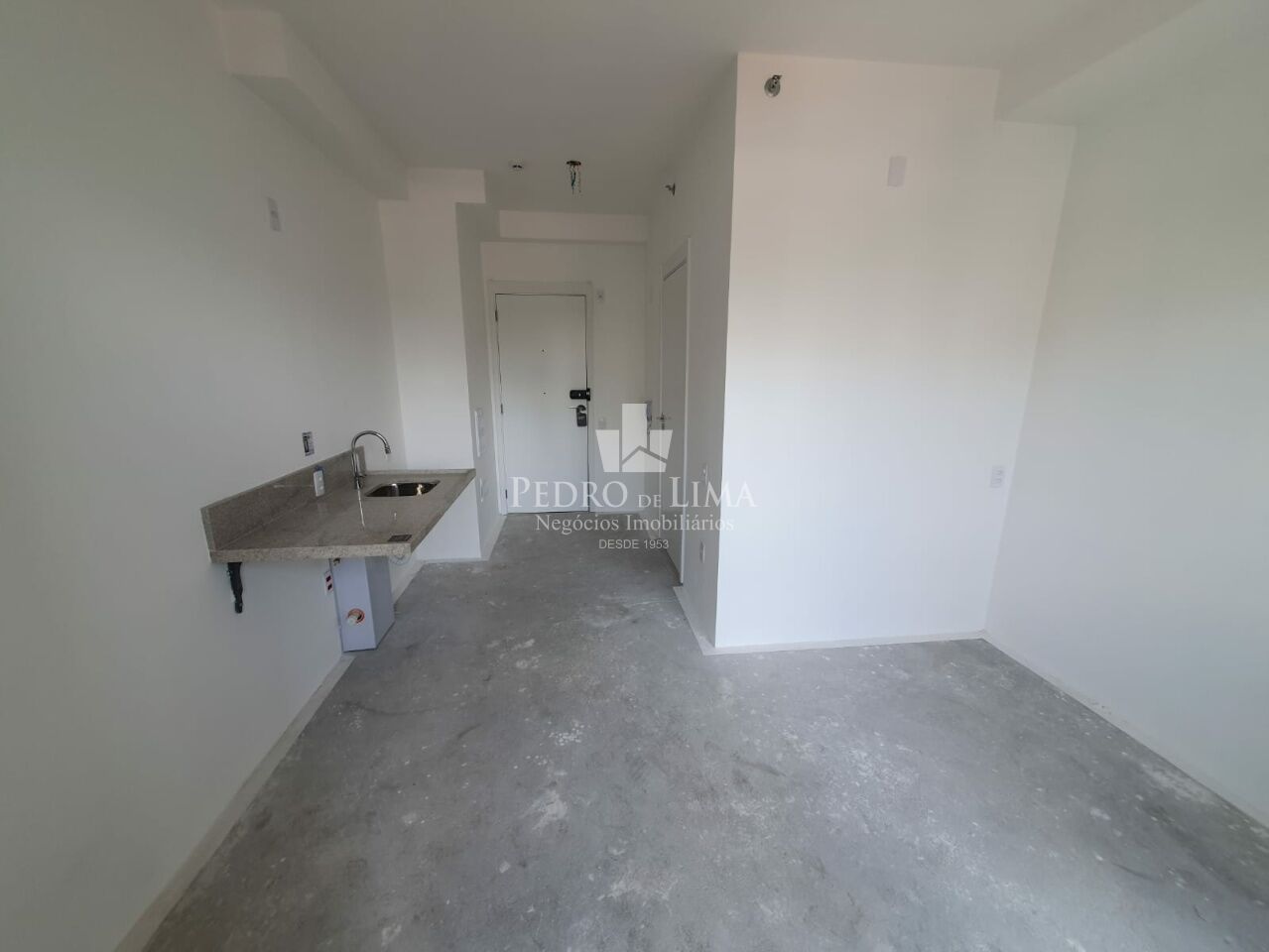 Apartamento tipo Studio, próximo ao Metrô Tatuapé, 21m², 1 dormitório com varanda.