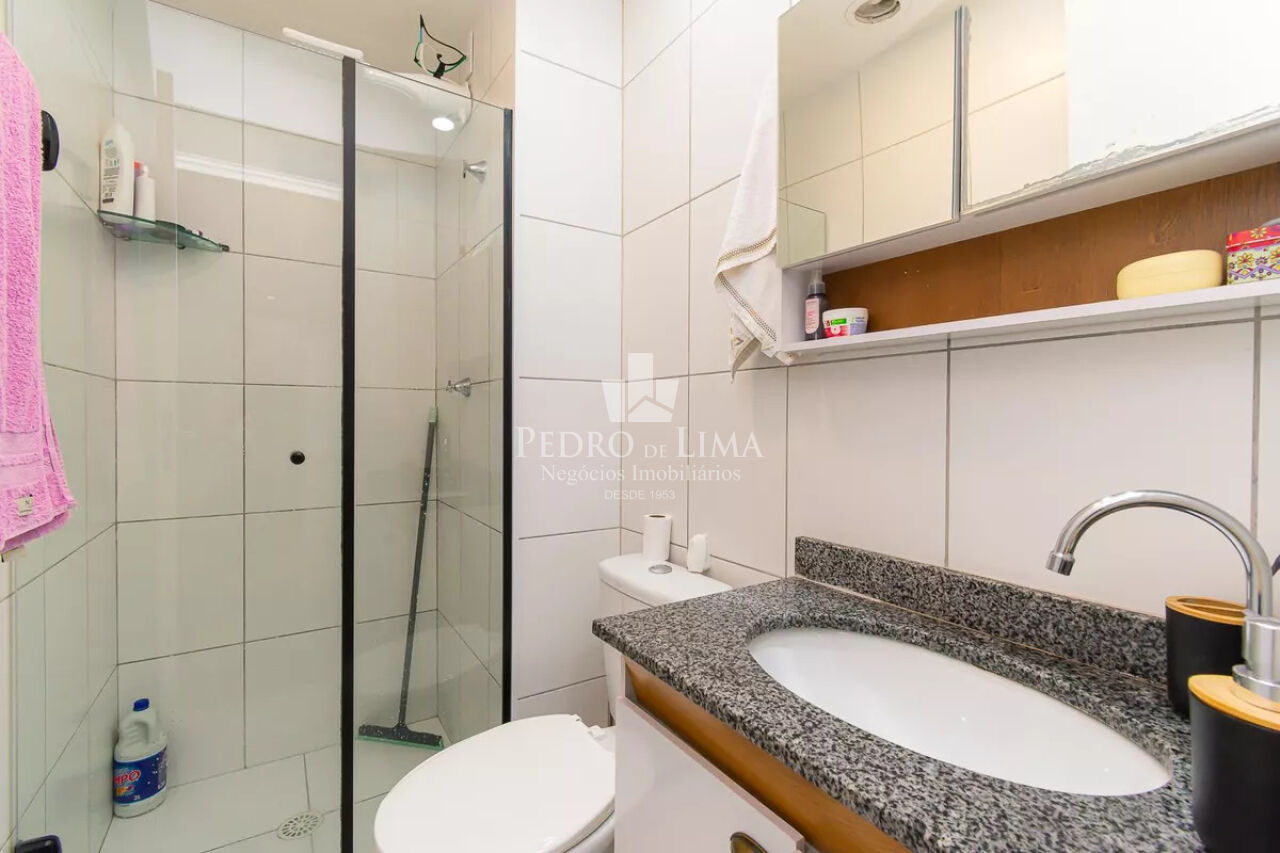Apartamento com sacada  2 dormitorios, 1 banheiro 1 vaga  Condominio Vita Parque
