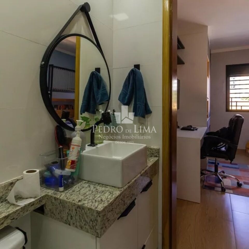 Sobrado Frontal  com Espaço Gourmet e Piscina, 3 suítes, lavabo, 2 vagas de garagem