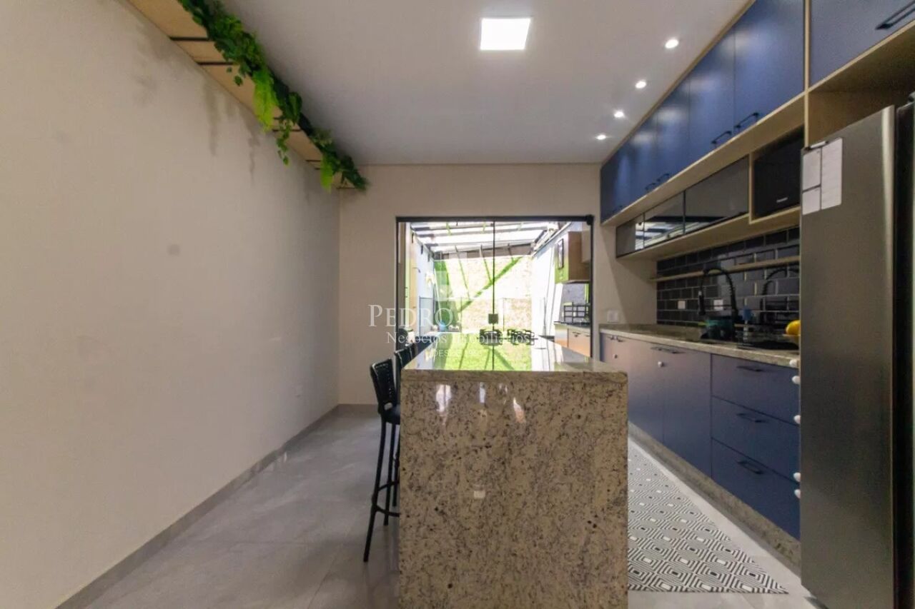 Sobrado Frontal  com Espaço Gourmet e Piscina, 3 suítes, lavabo, 2 vagas de garagem
