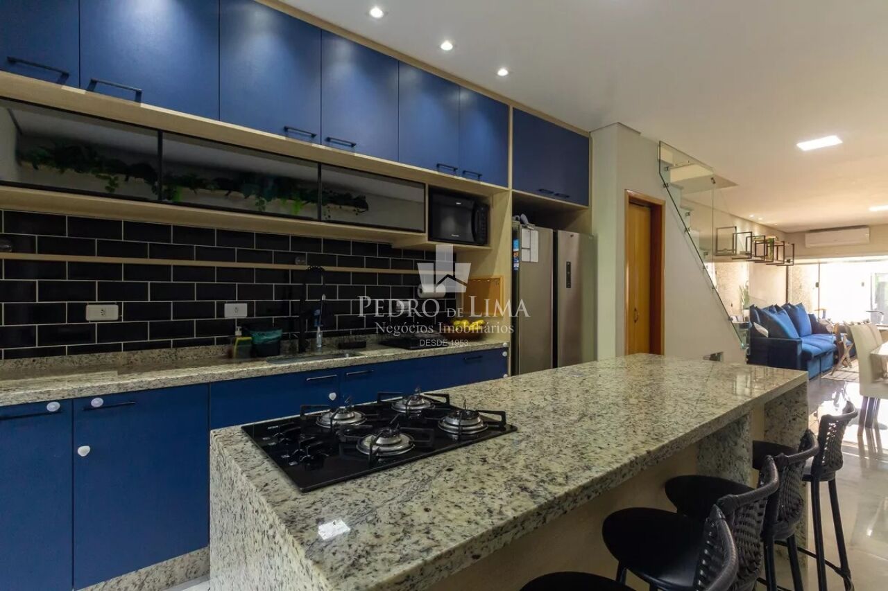 imagem do imovel Sobrado Frontal  com Espaço Gourmet e Piscina, 3 suítes, lavabo, 2 vagas de garagem ref: TP30312