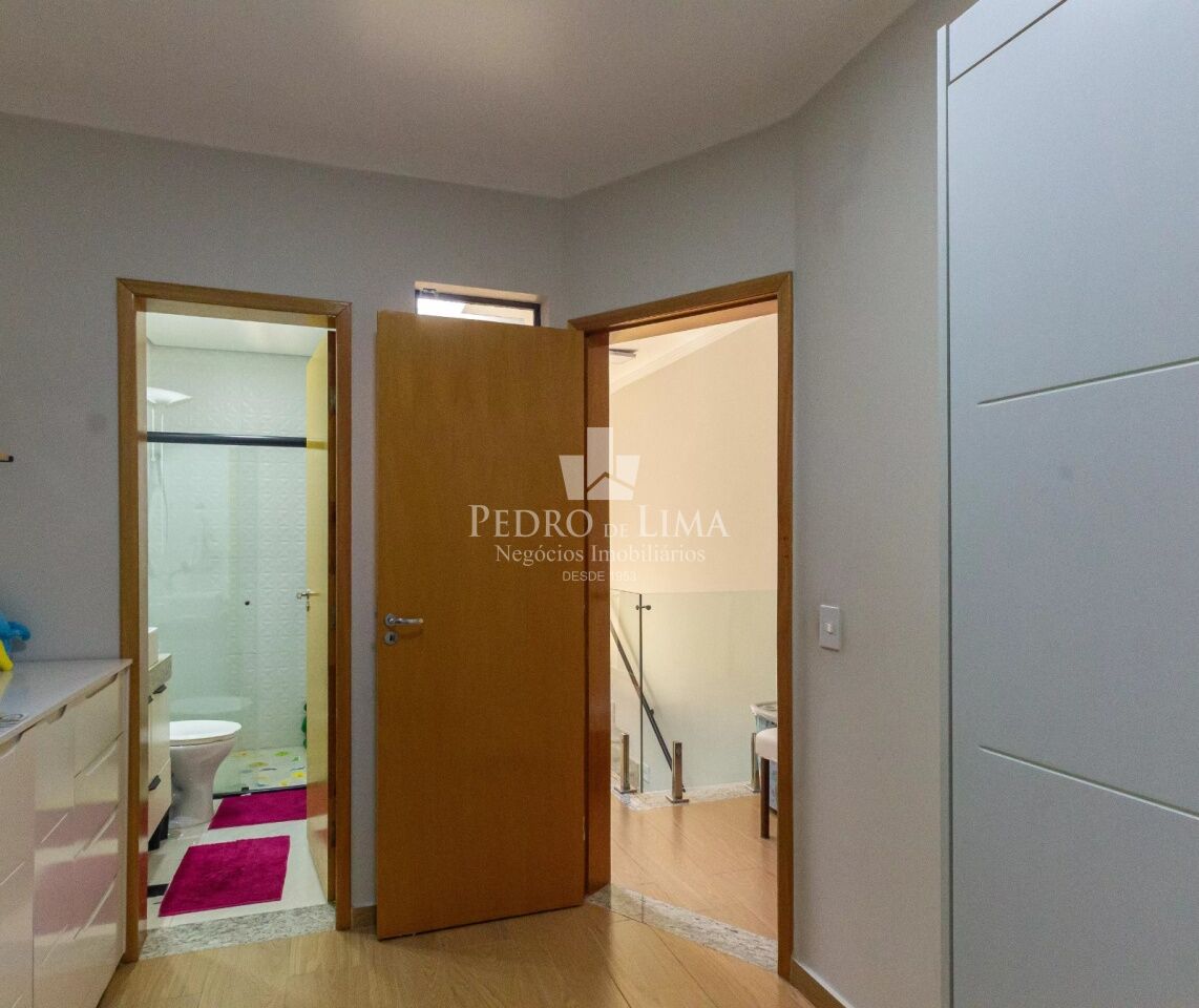 Sobrado Frontal  com Espaço Gourmet e Piscina, 3 suítes, lavabo, 2 vagas de garagem
