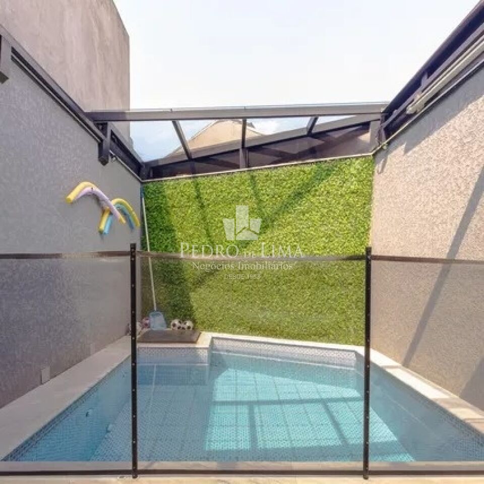 Sobrado Frontal  com Espaço Gourmet e Piscina, 3 suítes, lavabo, 2 vagas de garagem