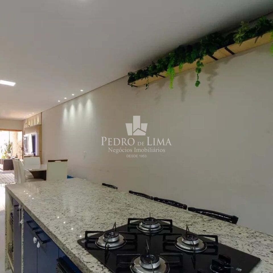 Sobrado Frontal  com Espaço Gourmet e Piscina, 3 suítes, lavabo, 2 vagas de garagem