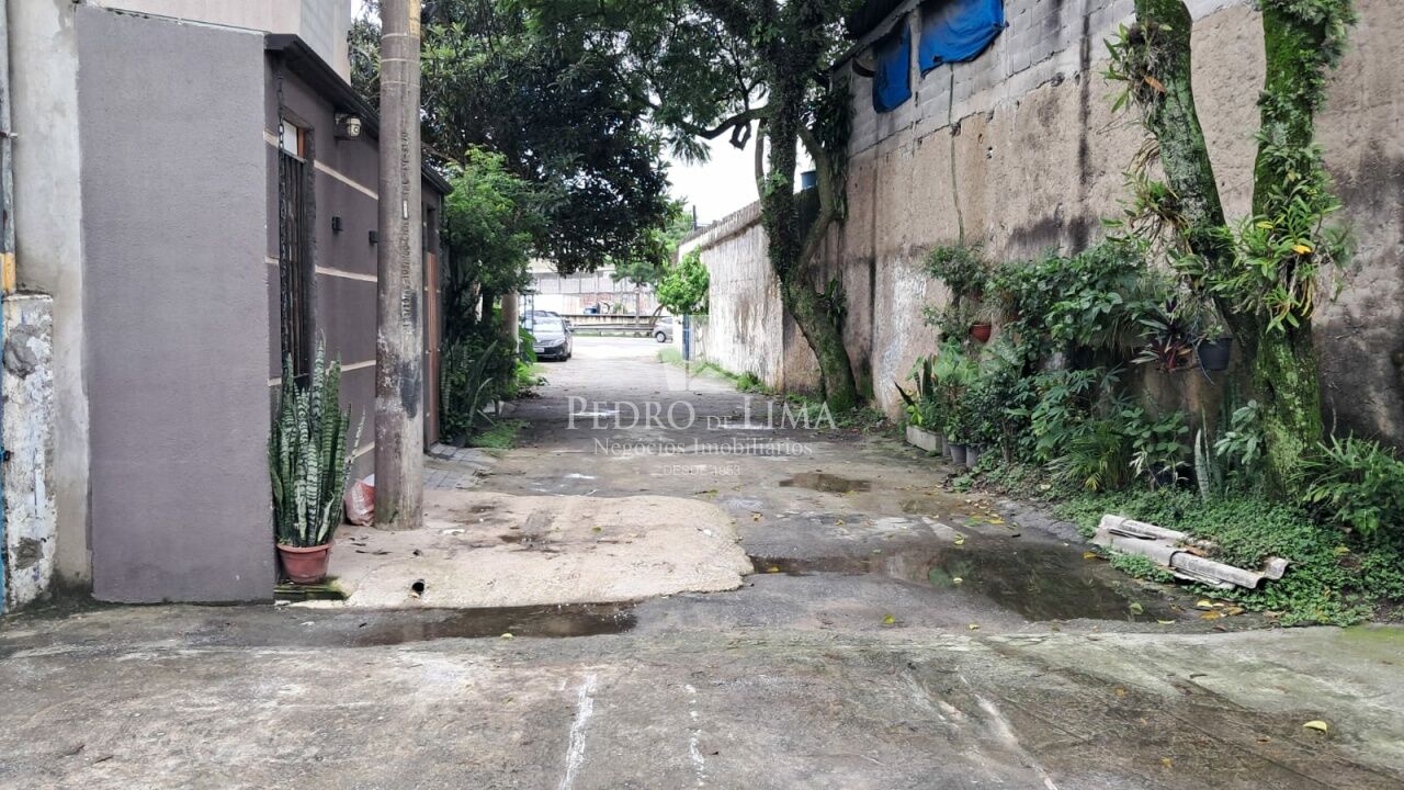 Galpão 442m², com mezanino, 2 banheiros, na Vila Manchester