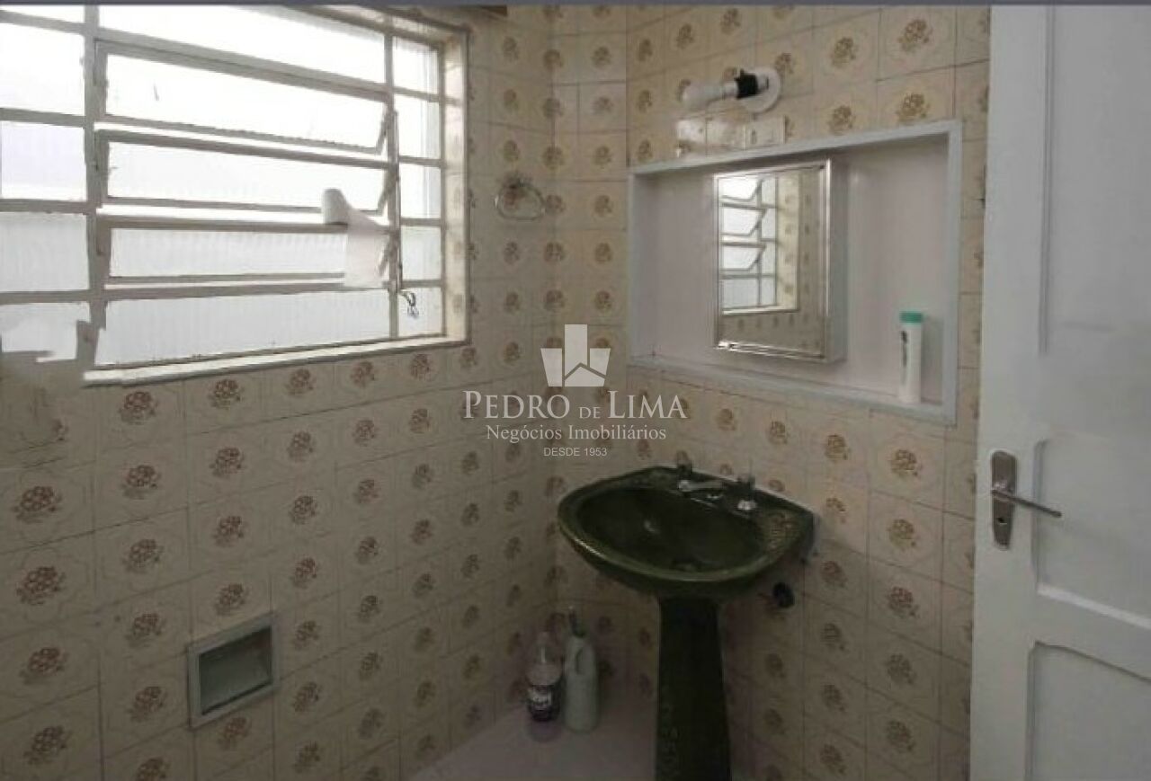 Casa Térrea, 2 quartos, banheiro, quintal, 2 vagas + 2 casas no mesmo terreno 