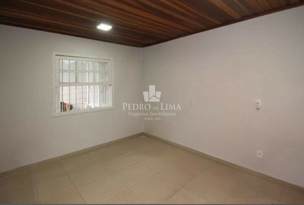 Casa Térrea, 2 quartos, banheiro, quintal, 2 vagas + 2 casas no mesmo terreno 