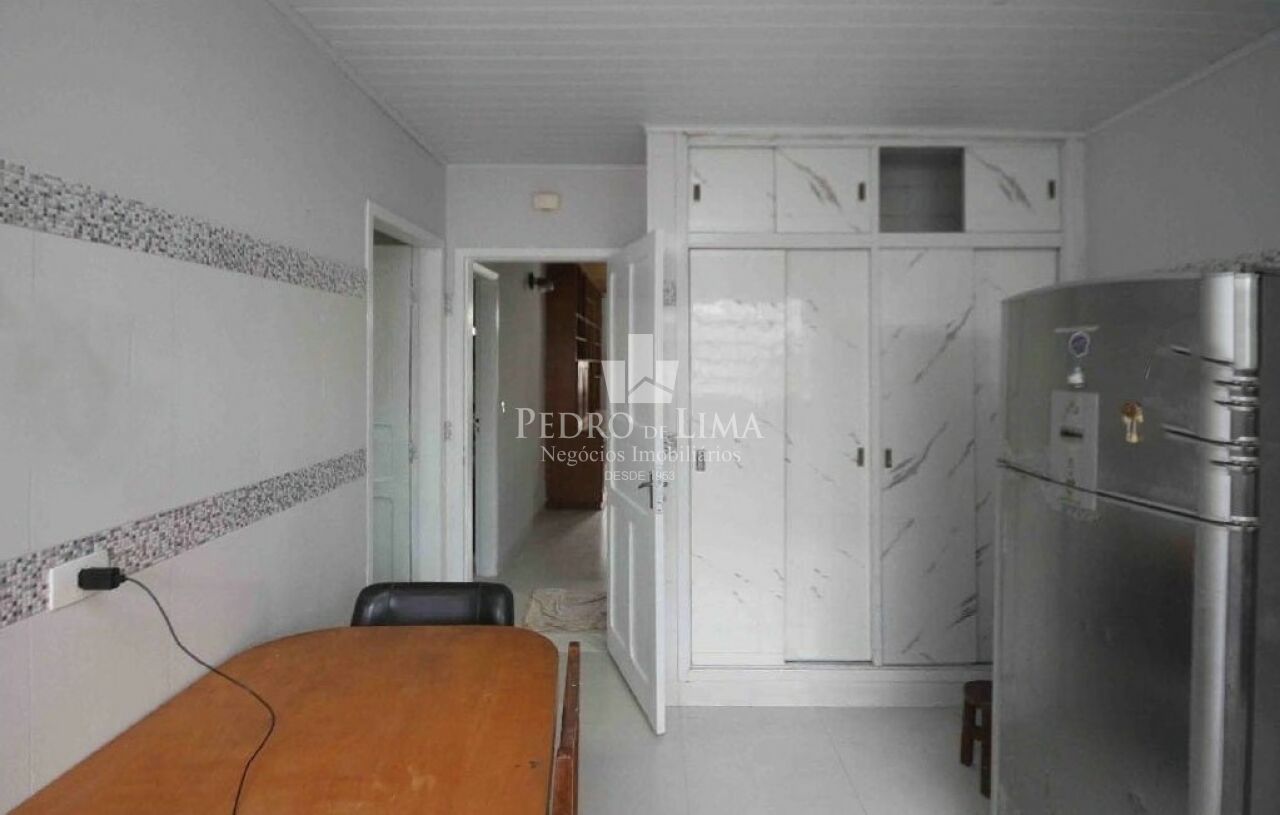 Casa Térrea, 2 quartos, banheiro, quintal, 2 vagas + 2 casas no mesmo terreno 