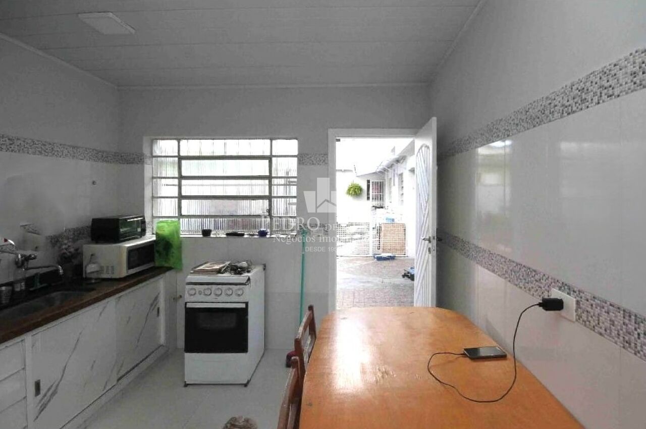 Casa Térrea, 2 quartos, banheiro, quintal, 2 vagas + 2 casas no mesmo terreno 