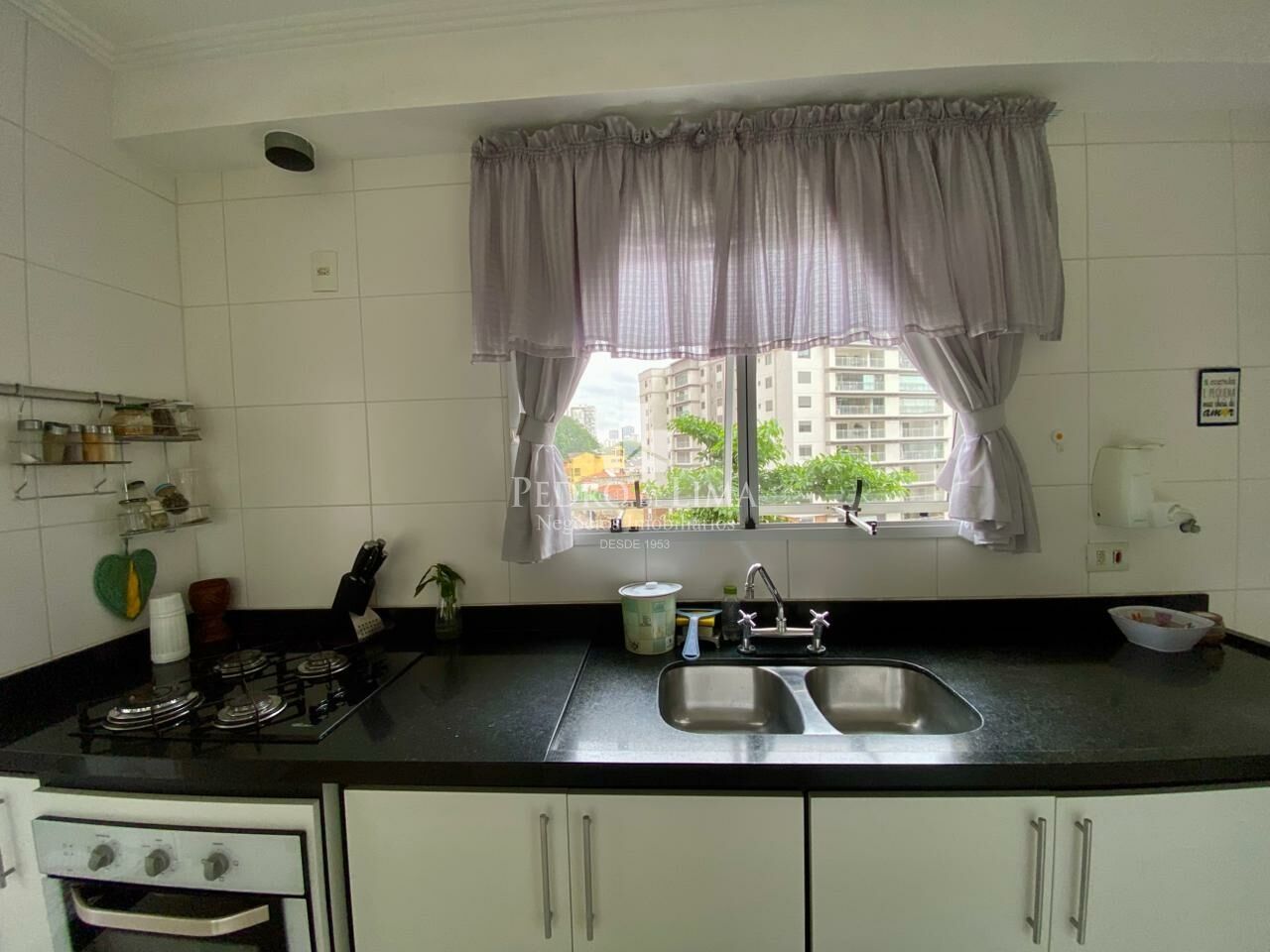 Apartamento 4 dormitórios sendo 2 suítes, 4 vagas e varanda gourmet no Condomínio Splendor